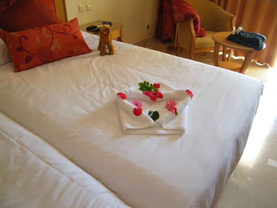 Jeden Tag neu dekorierte Zimmer sehr sauber Steigenberger Marhaba Thalasso Hammamet