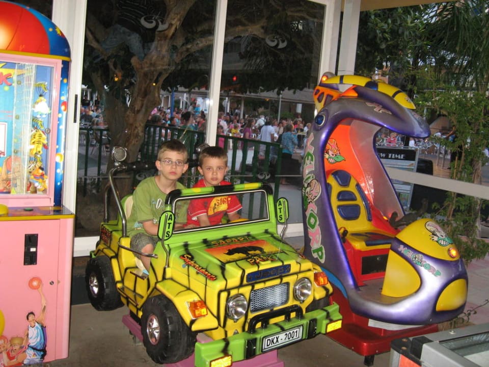 Auto und Hubschrauber  FERGUS Style Bahamas