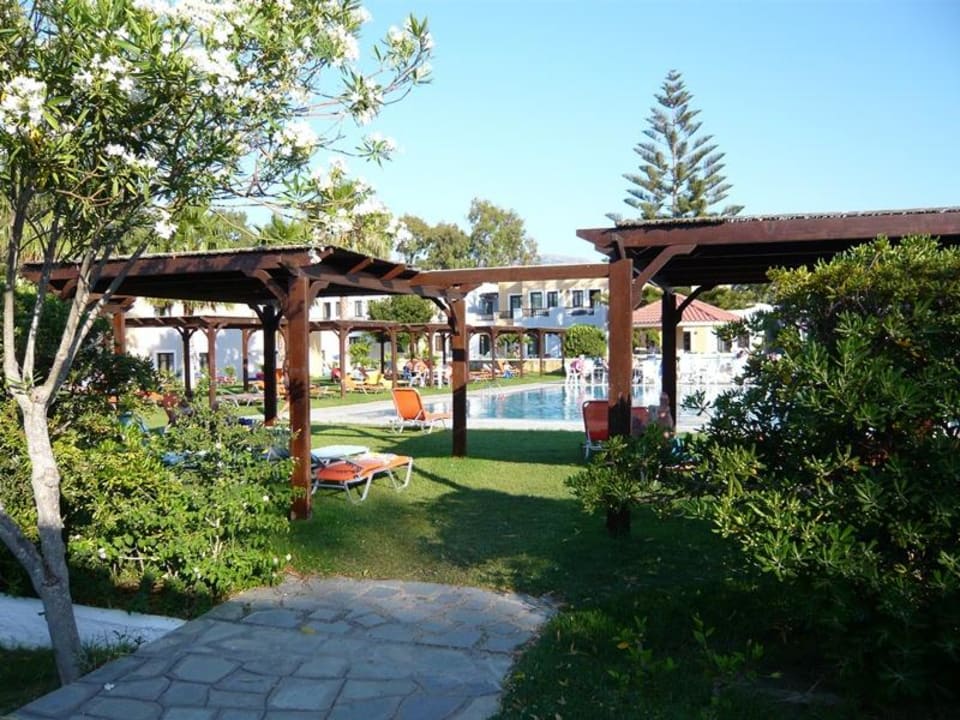 Blick auf Ruhepool Atlantica Marmari Beach