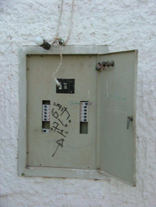 Abenteuerliche Stromverteilung Hotel Amar Sina