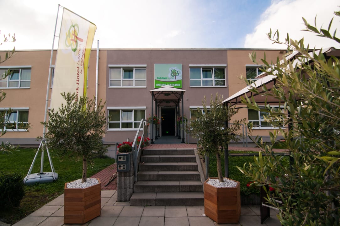 Eingang Park-Hotel Leimen