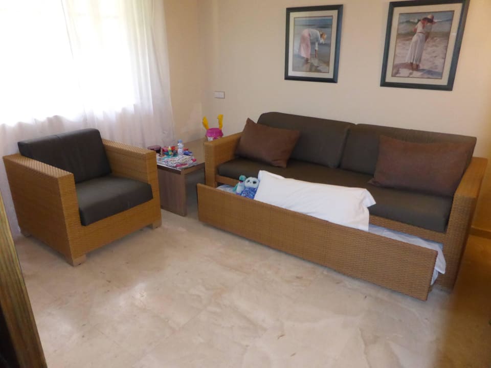 Wohnzimmer mit Schlafcouch Suites & Villas by Dunas