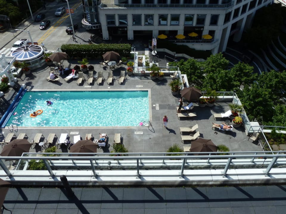 Pool auf der 3. Etage Hotel The Fairmont Waterfront