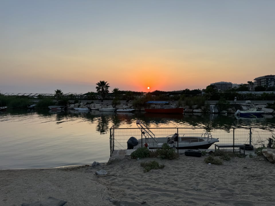 Strand Side Story Resort & Spa