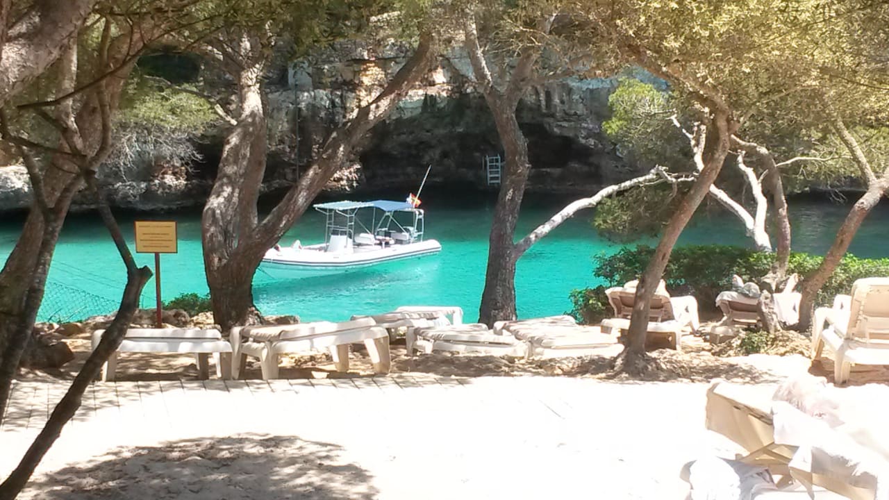 Ein Teil der Meeresbucht ROBINSON CALA SERENA