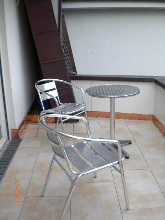 Sitzgelegenheit auf dem Balkon Hotel Villa Falkenberg