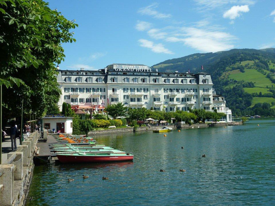 Hotel von der Promenade aus gesehen Grand Hotel Zell am See
