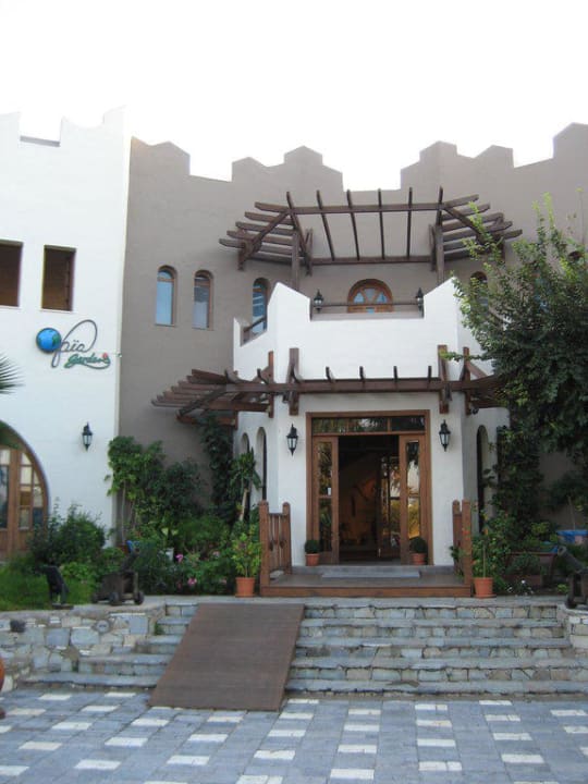 Eingang Gaia Garden Hotel