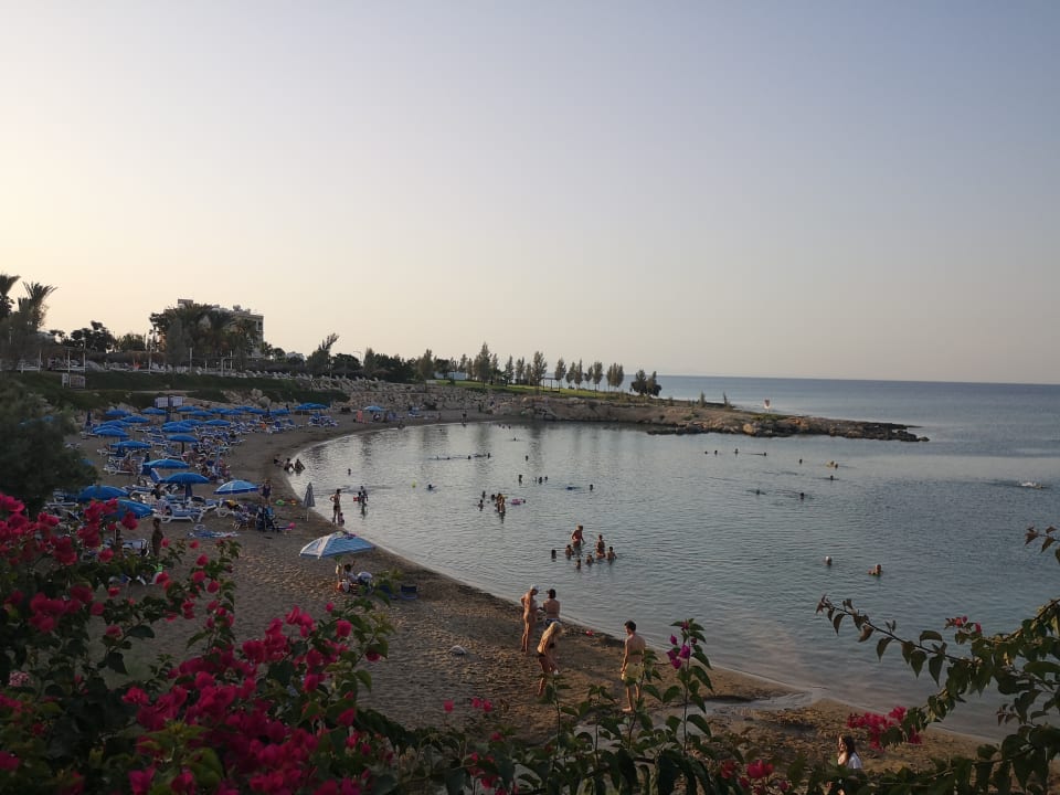 Strand Crystal Springs Beach Hotel