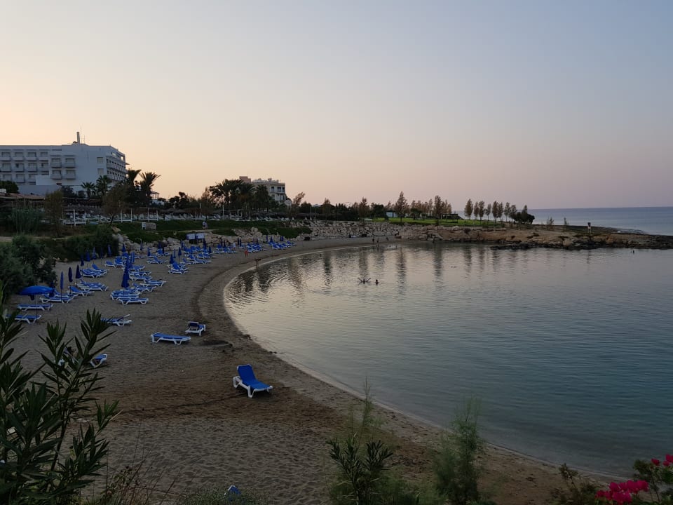 Strand Crystal Springs Beach Hotel