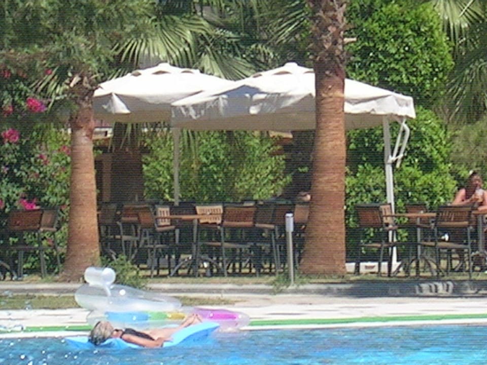 Poolbar Hane Family Resort