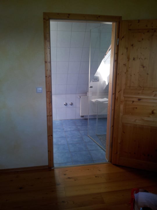 Vom Wohnbereich Blick ins Bad Landgasthaus Sternen