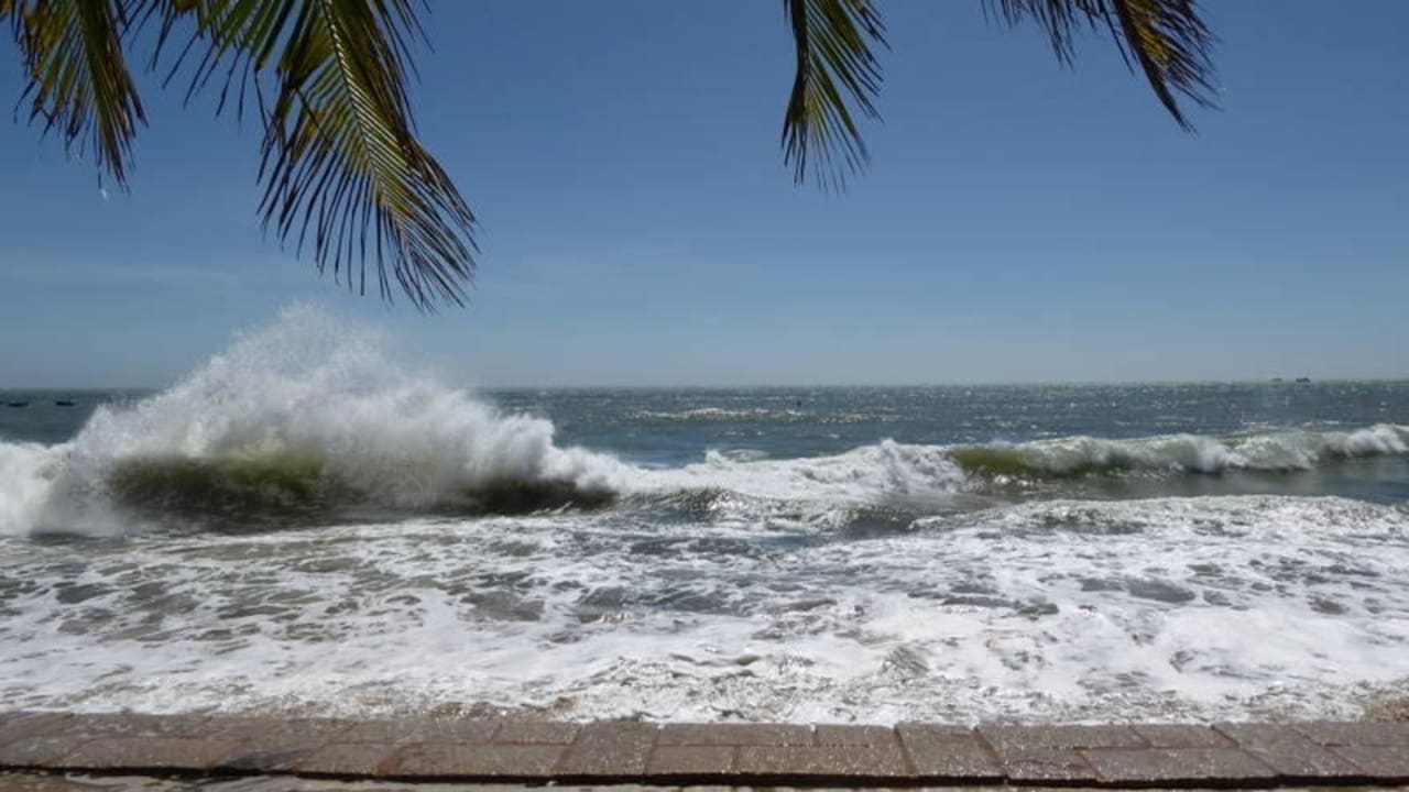 Stürmisches Meer Hoang Ngoc Beach Resort
