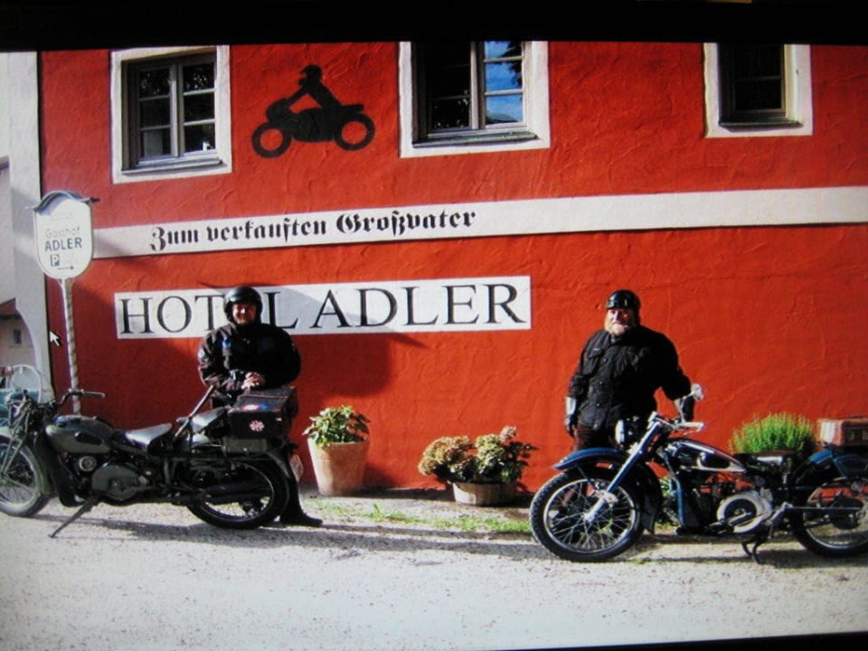 Tolle Maschienen Hotel Adler / Gasthof Zum verkauften Großvater