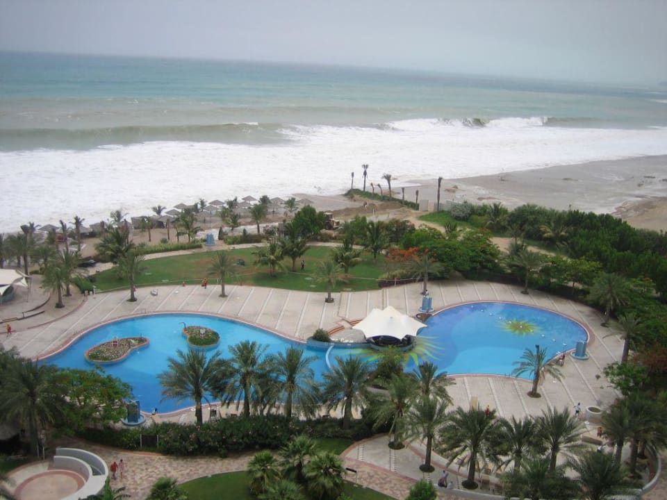 Blick vom Hotel während des Sturms Hotel Le Meridien Al Aqah Beach Resort