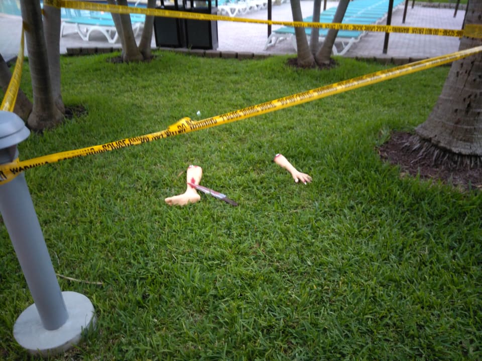 Haloween-Deko im Hotel-Garten Hotel Riu Plaza Miami Beach