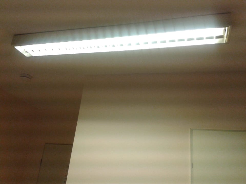 Grelle Lampe Pension Alpha Frankfurt City