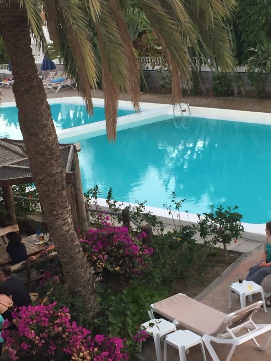 Pool HL Miraflor Suites Hotel