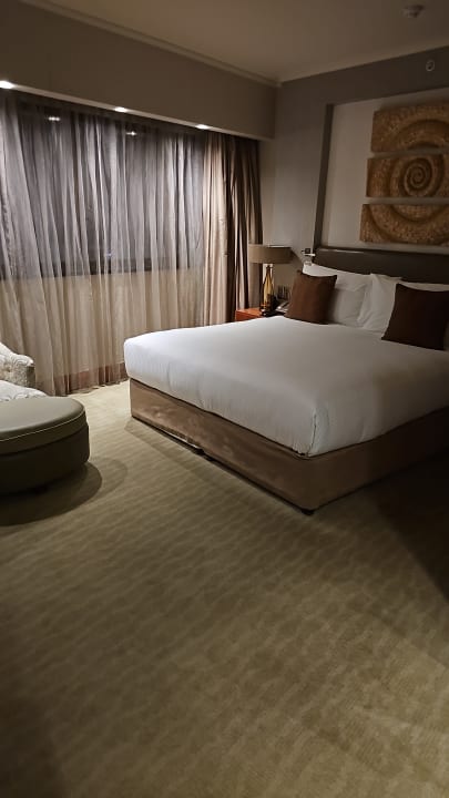 Zimmer Sandton Sun and Towers