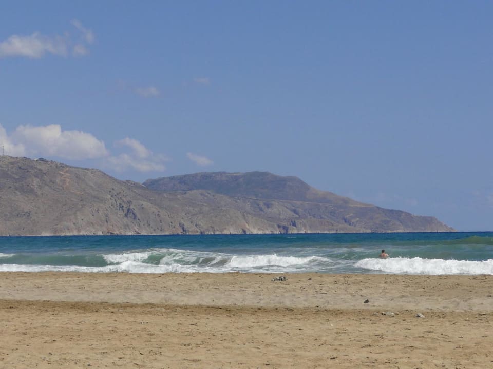 Strand und Meer vor dem Hotel Orpheas Resort - Adults Only