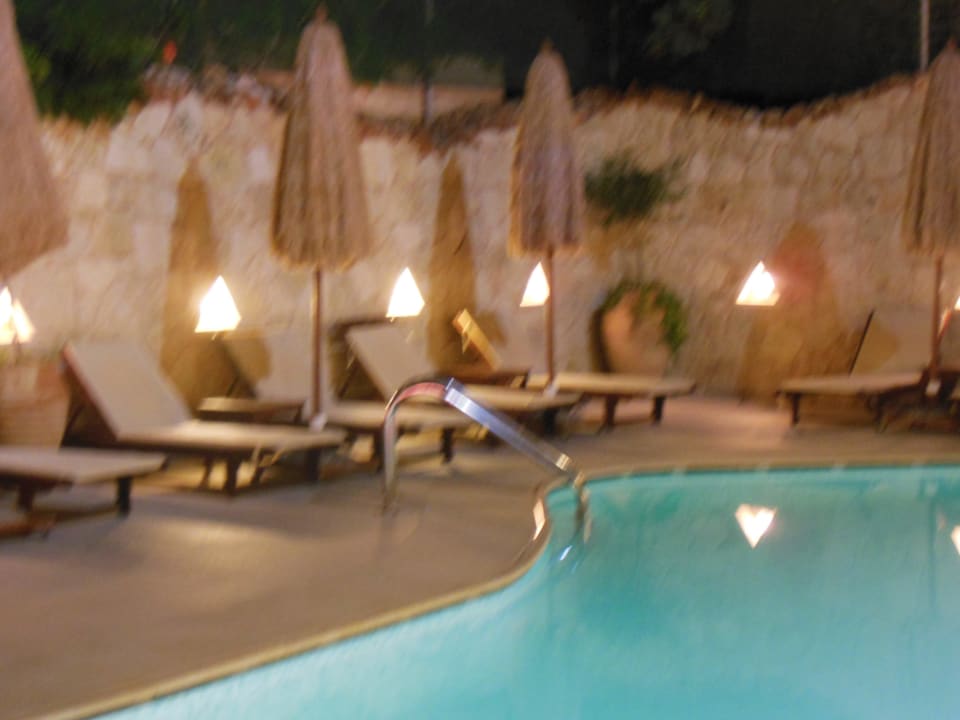 Ruhepool bei Nacht  Cactus Royal