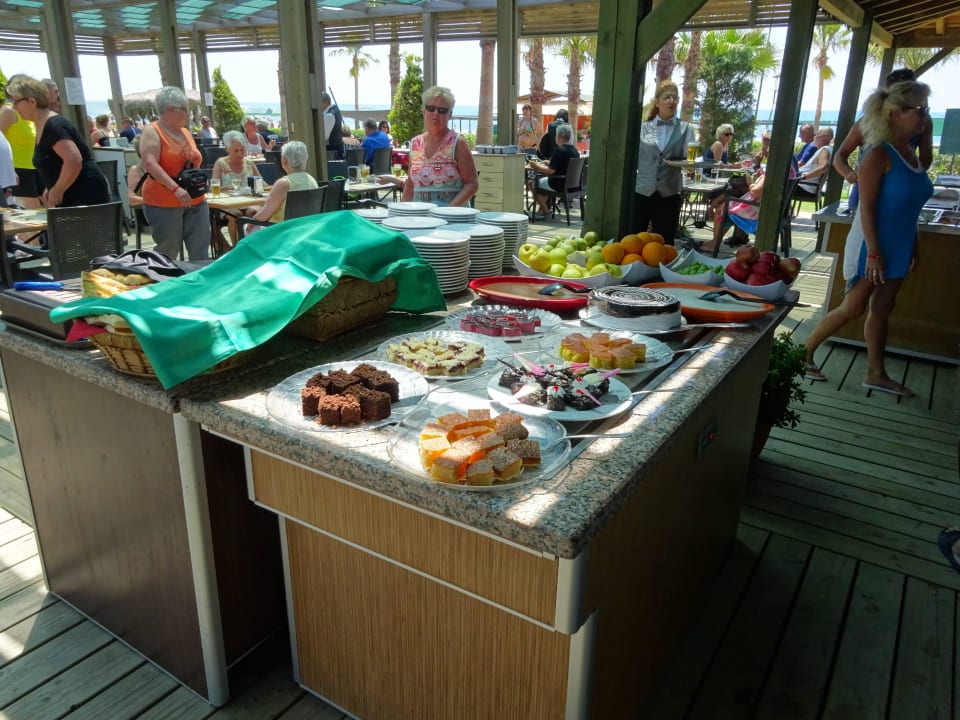 Nachspeise am Mittagsbüffet Royal Atlantis Beach Hotel