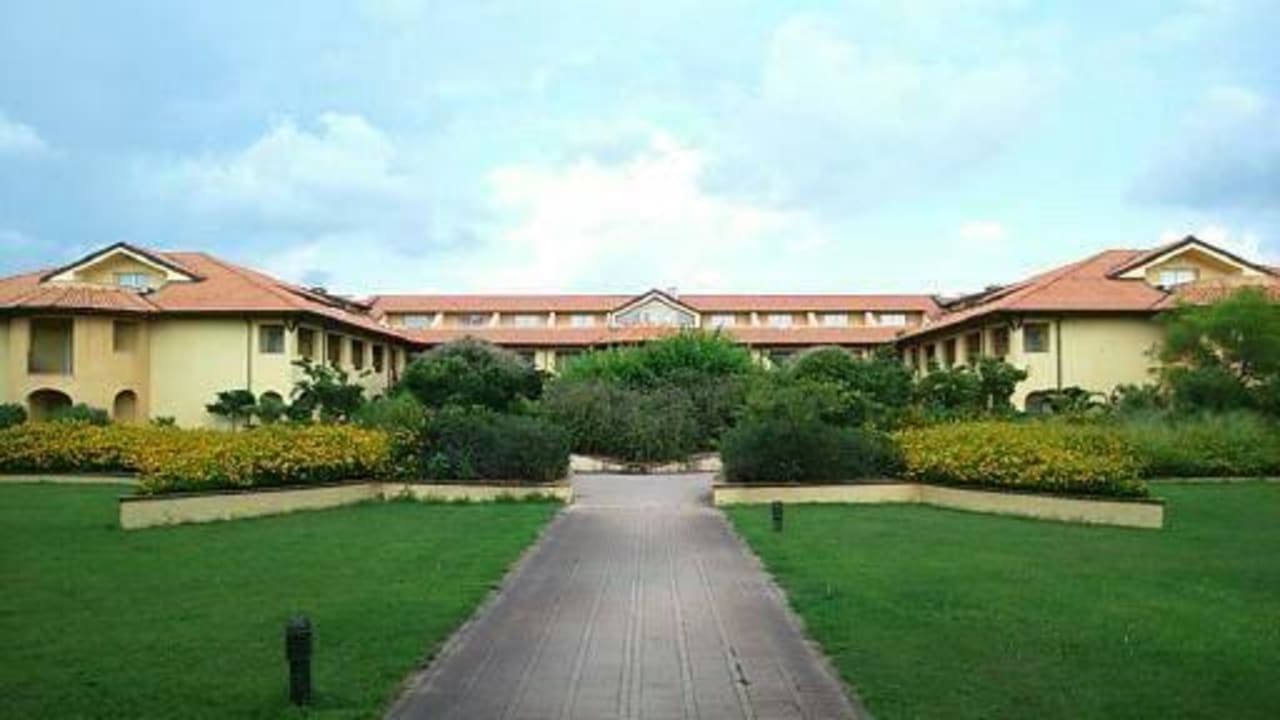 Jeden z budynków hotelu Falkensteiner Club Funimation Garden Calabria