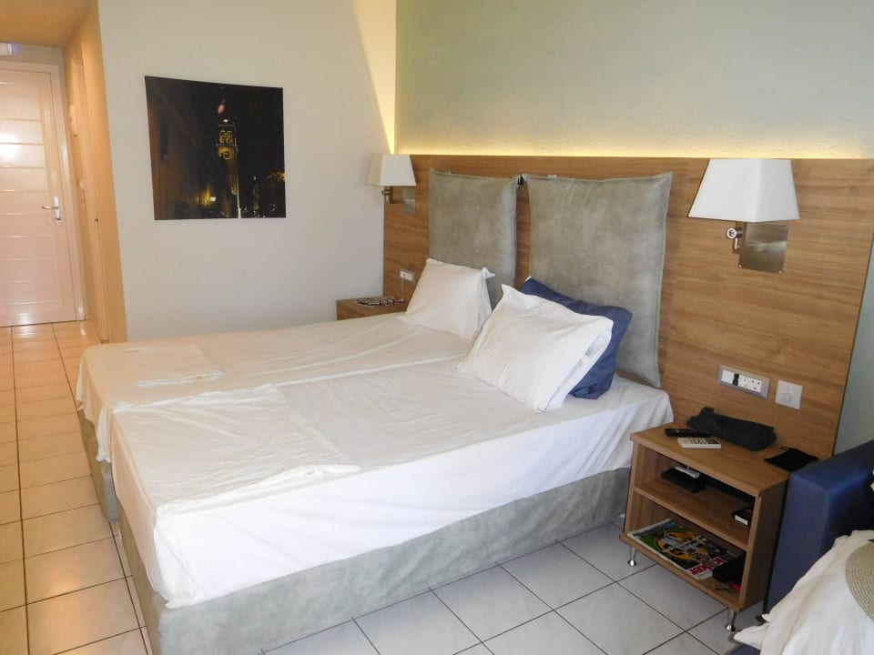 Modernes, geräumiges Zimmer Acharavi Beach Hotel