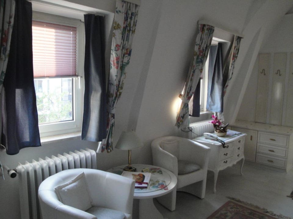 Sogenanntes schöneres Zimmer im 4. OG Hotel Würzburger Hof