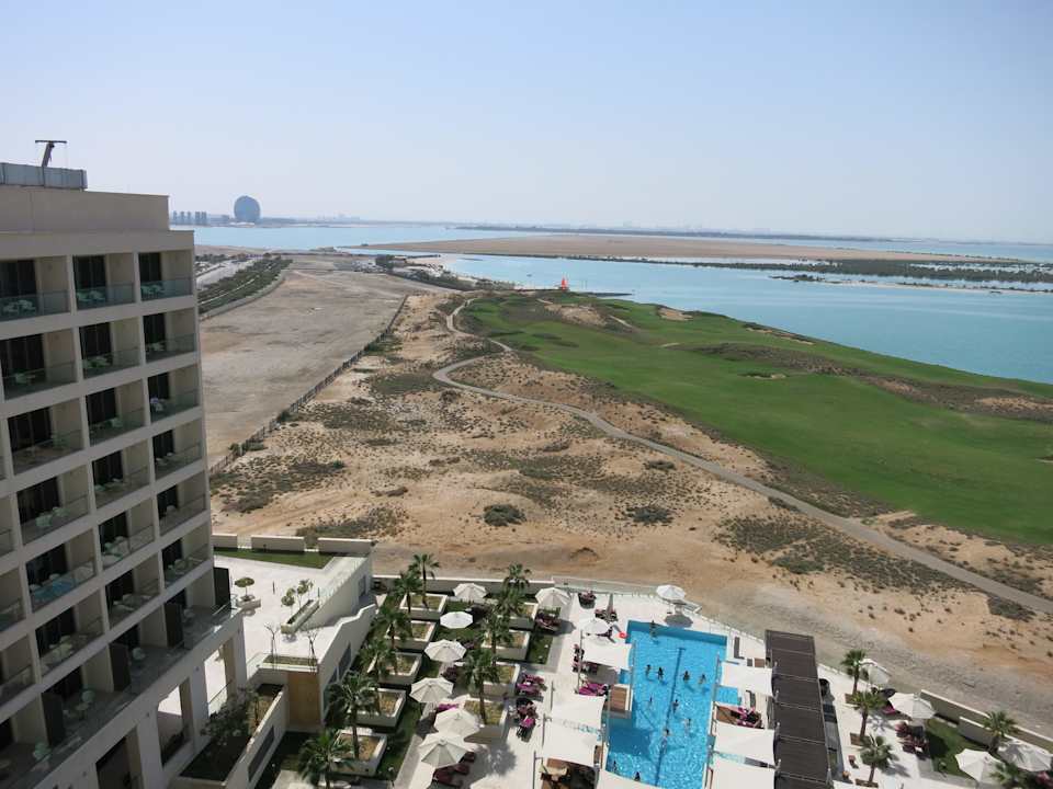 Blick vom 8. Stock Crowne Plaza Hotel Yas Island