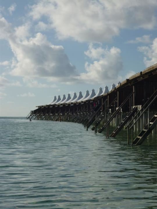 Rückseite Wasserbungalows Cinnamon Hakuraa Huraa Maldives