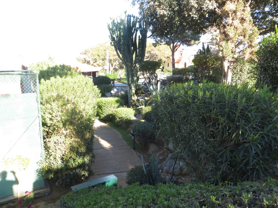 Ein Rundgang durch die Gartenanlage Anissa Beach & Village