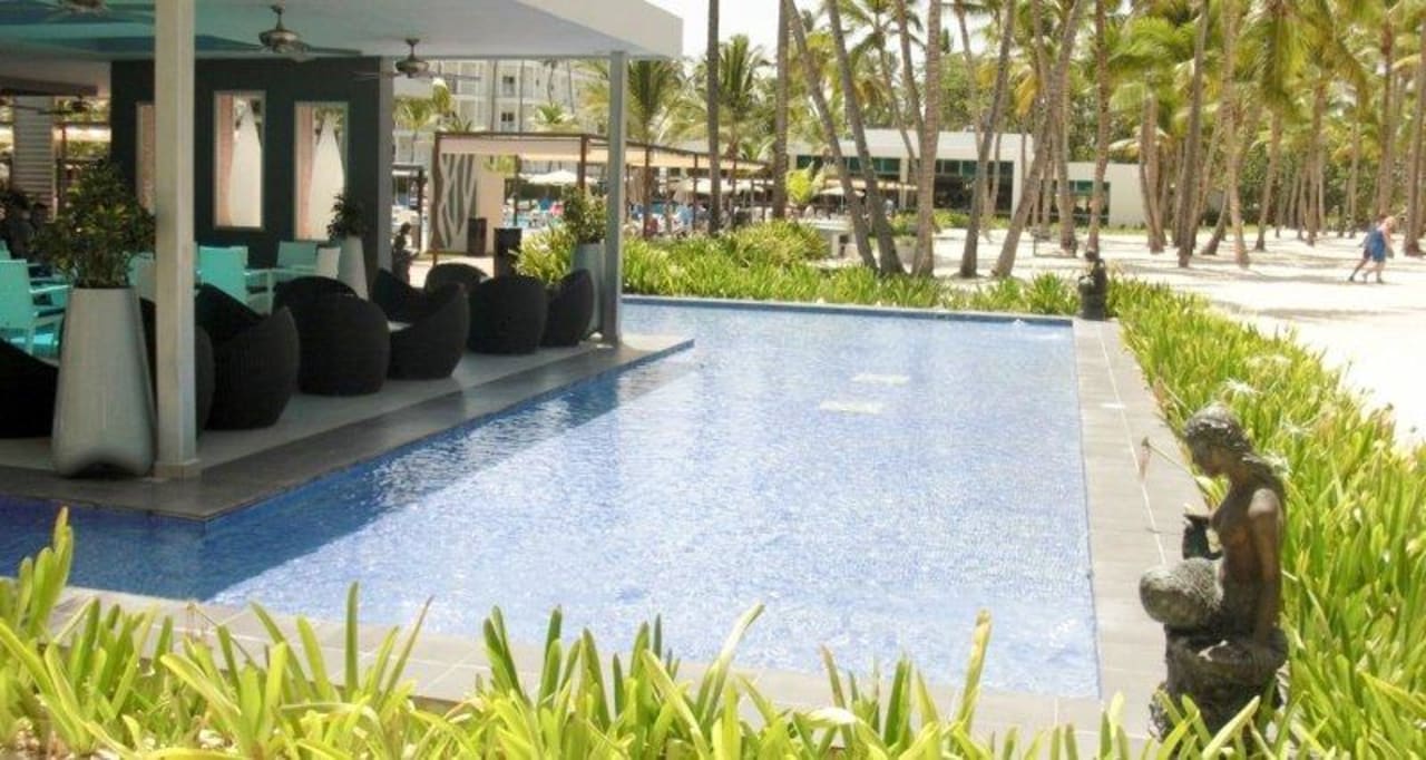 Teilansicht Poolbar Hotel Riu Palace Macao - Adults only