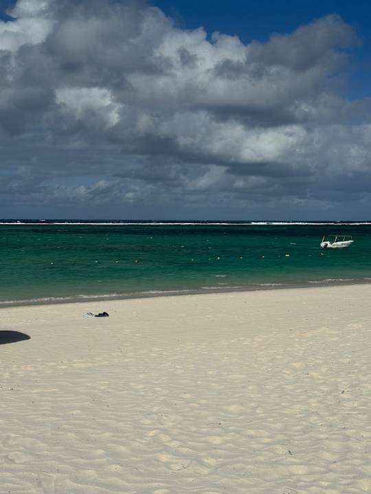 Strand Crystals Beach Resort Belle Mare, a member of Radisson Individuals