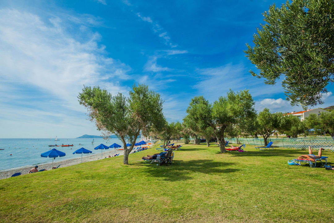 Beach area Xenios Anastasia Resort & spa