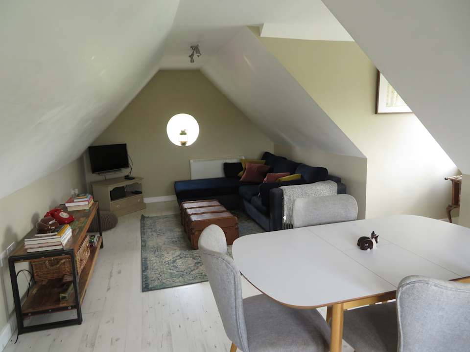 Zimmer Beautiful 2 bedroom guest house with private pool in Lacock, Wiltshire