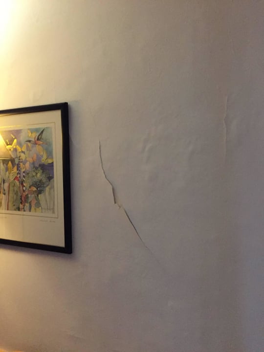 Wand renovierungsbedürftig Das Steinberger Hotel