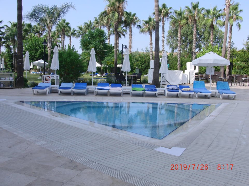 Pool Royal Atlantis Beach Hotel