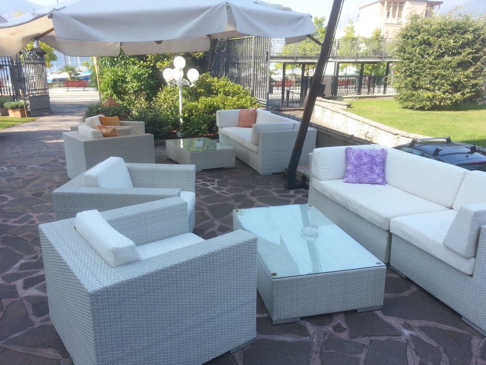 Vor den Hoteleingang Camin Hotel Luino