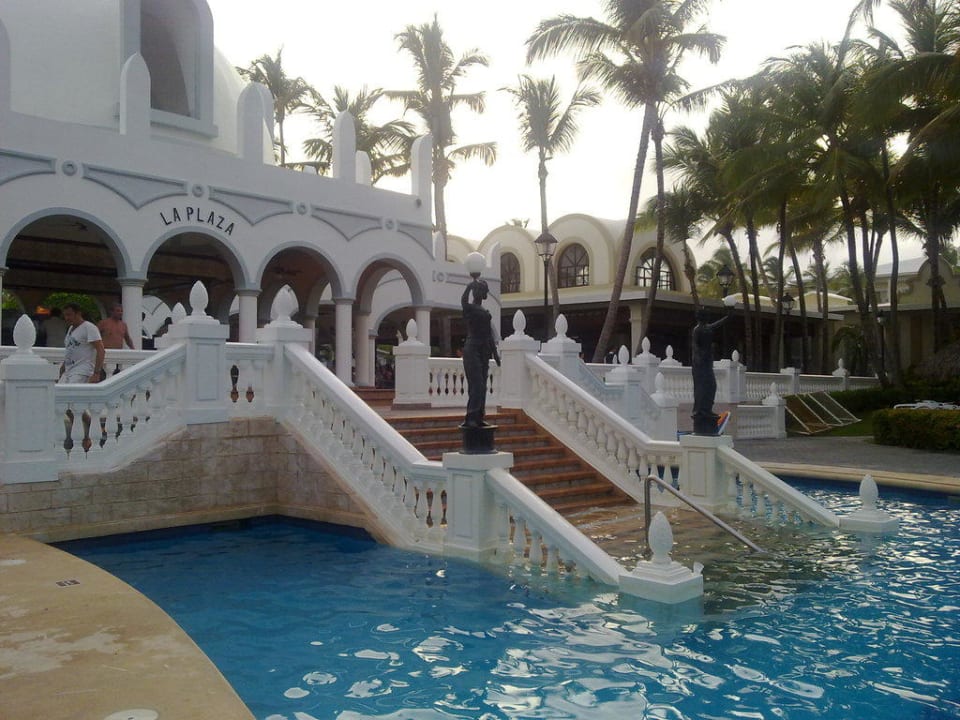 Treppe im Pool Hotel Riu Bambu