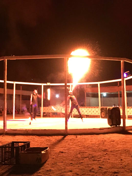 Feuershow in der Wüste Palm Beach Resort