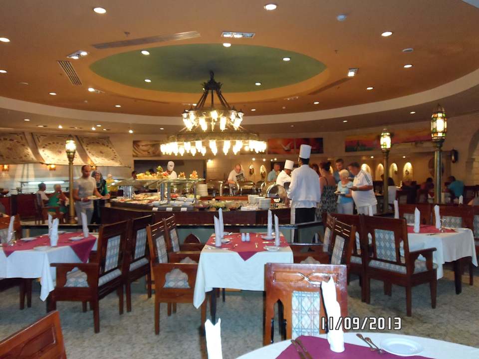English night SUNRISE Holidays Resort (Adults Only)