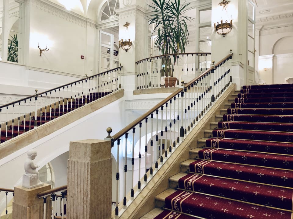 Lobby Austria Trend Hotel Schloss Wilhelminenberg