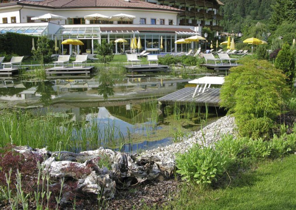 Blick in den Hotelgarten Hotel Schwarzenstein