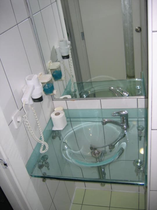 Gläsernes Waschbecken  Hotel Perla Mare