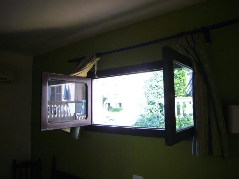 Fensterluken Hostel Don Carlos