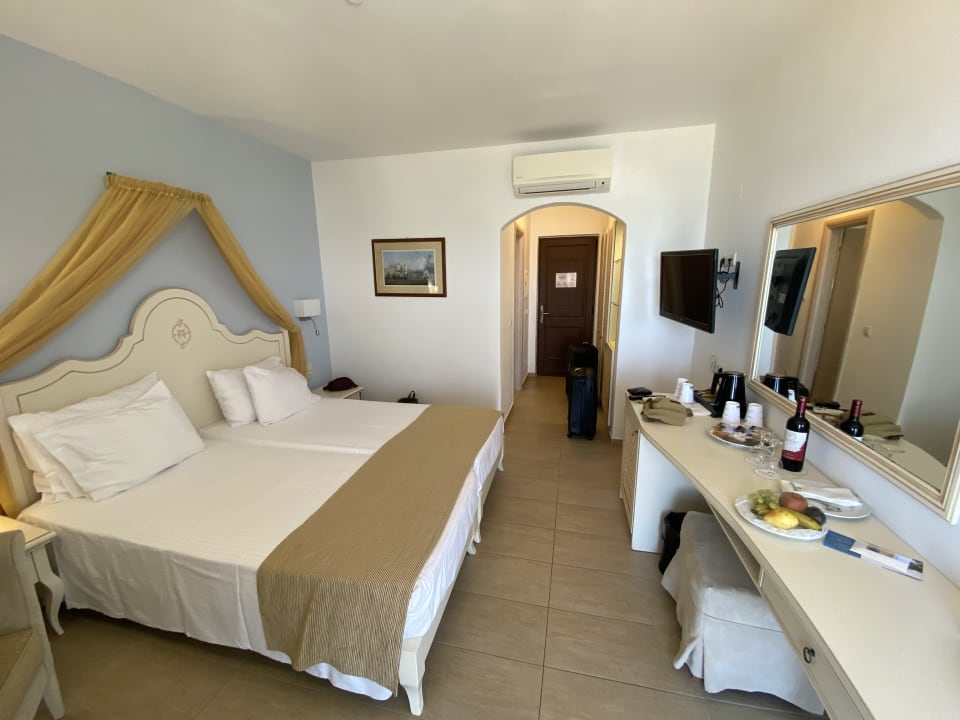 Zimmer Alexander Beach Hotel & Village Resort