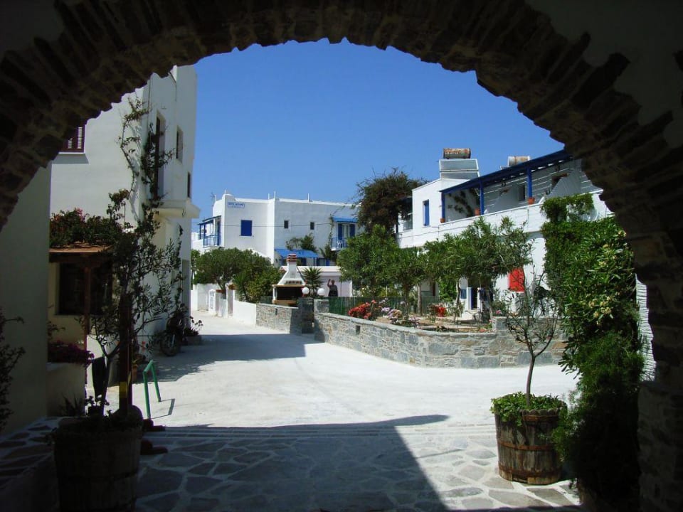 Blick zum Hotel Artemis Hotel Artemis