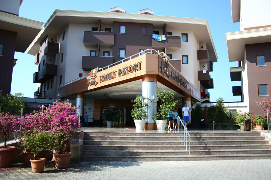 Eingang Hane Family Resort