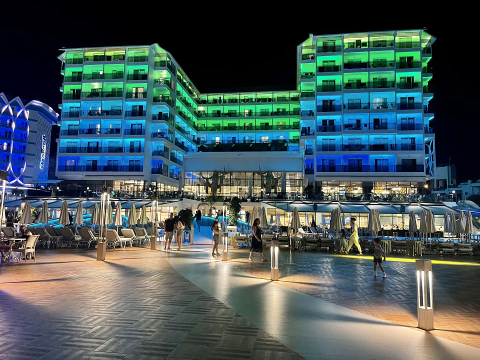 Pool Azura Deluxe Resort & Spa Hotel